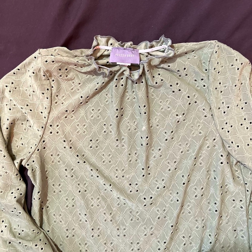 Hudson Grey Small pretty long sleeve top in olive green. Eyelet pattern flare